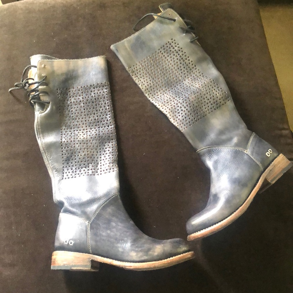 Bedstu gray boots.